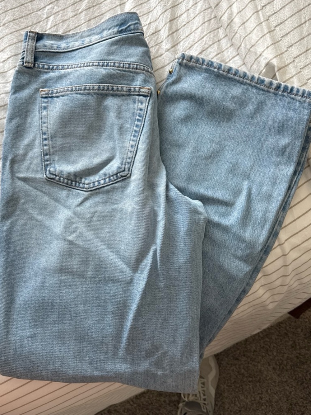 Universal Thread Women's Straight Leg Light Blue Jeans